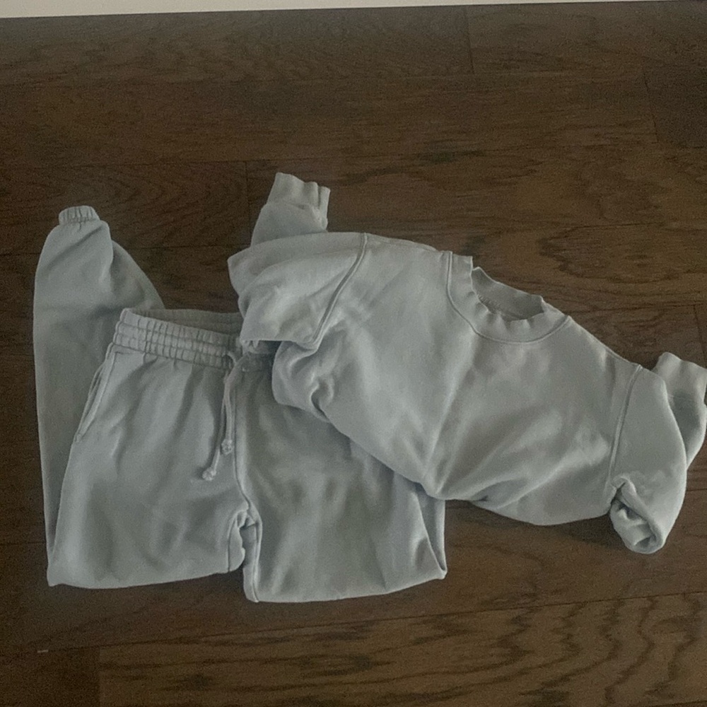 Aritzia Cozy TNA sweatsuit